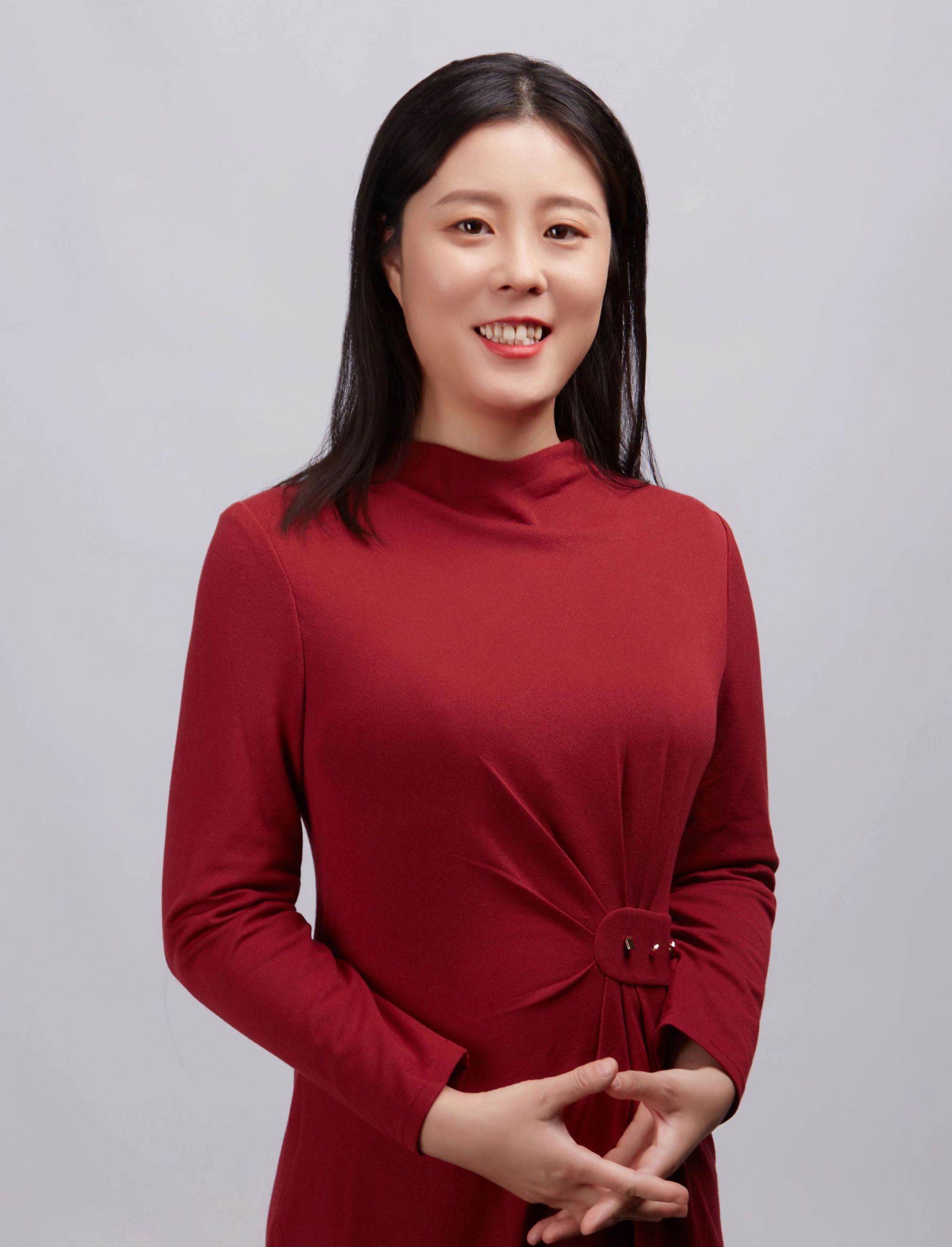 鲁芳：团总支书记、学工办主任