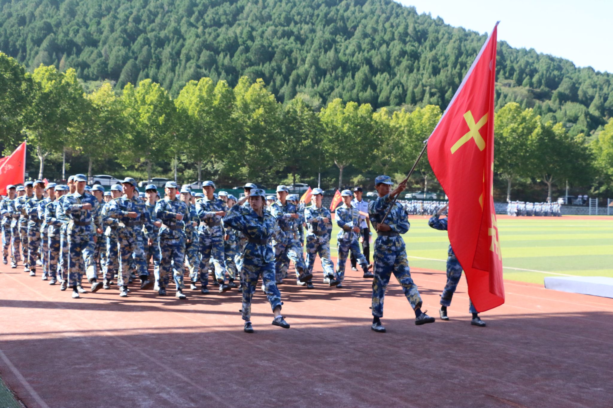 迷彩砺青春,热血启新程 | beat365亚洲体育官方网站2025届新生军训圆满收官
